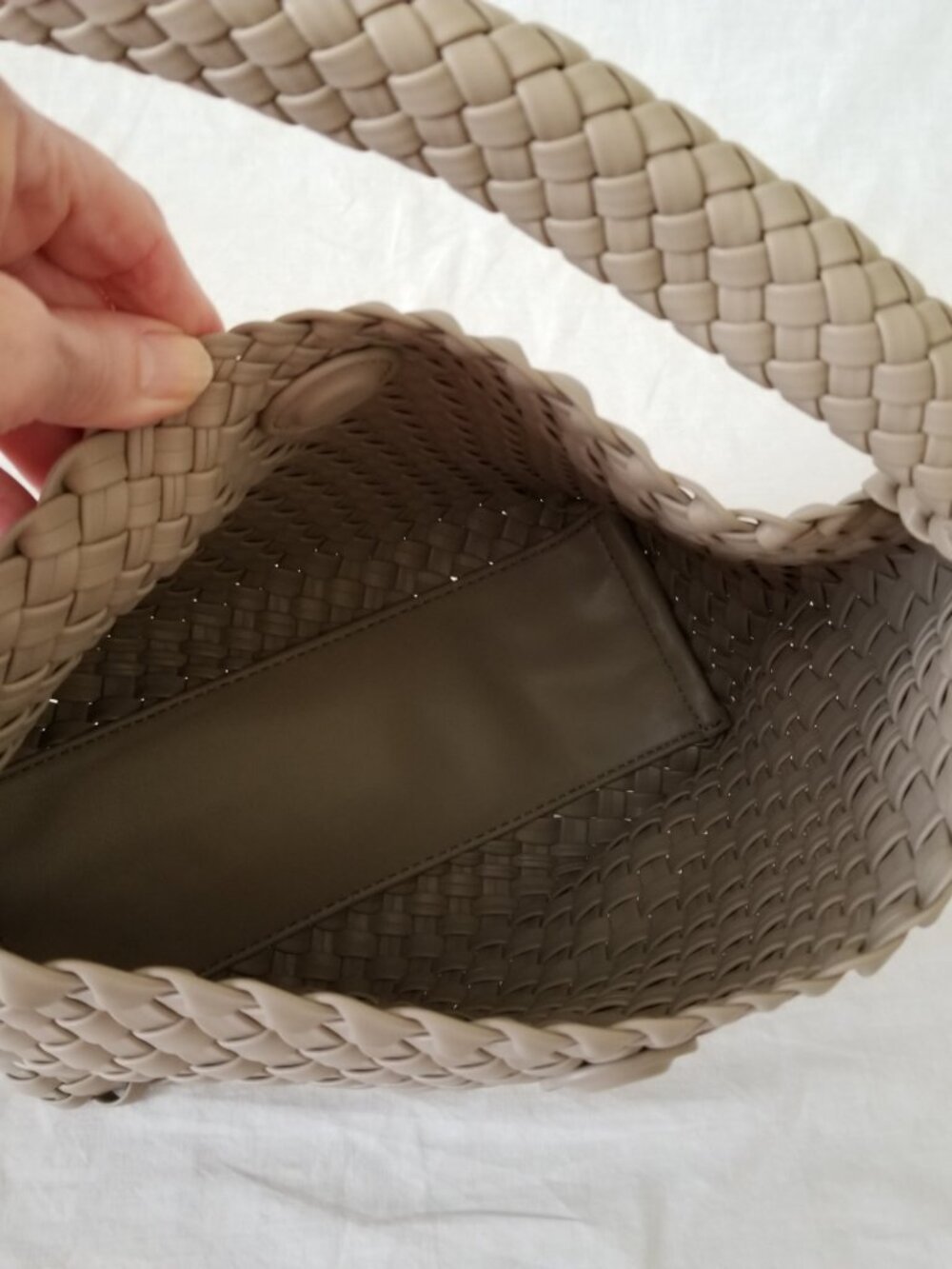 NWOT! Woven Faux Leather Purse Tote with Magnetic Closure & Basketweave Design - Picture 5 of 7